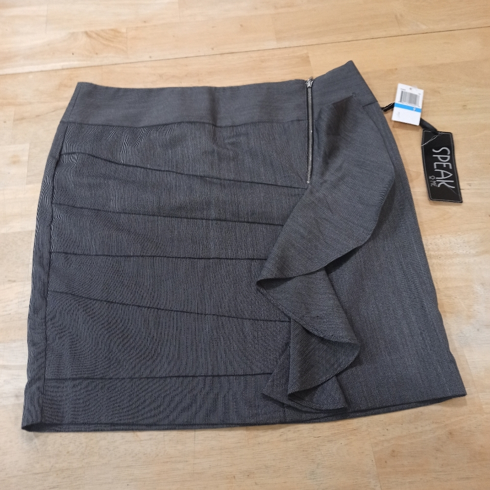 Speak 2 Me  Women's Gray Pleated Mini Skirt Size 9 NWT